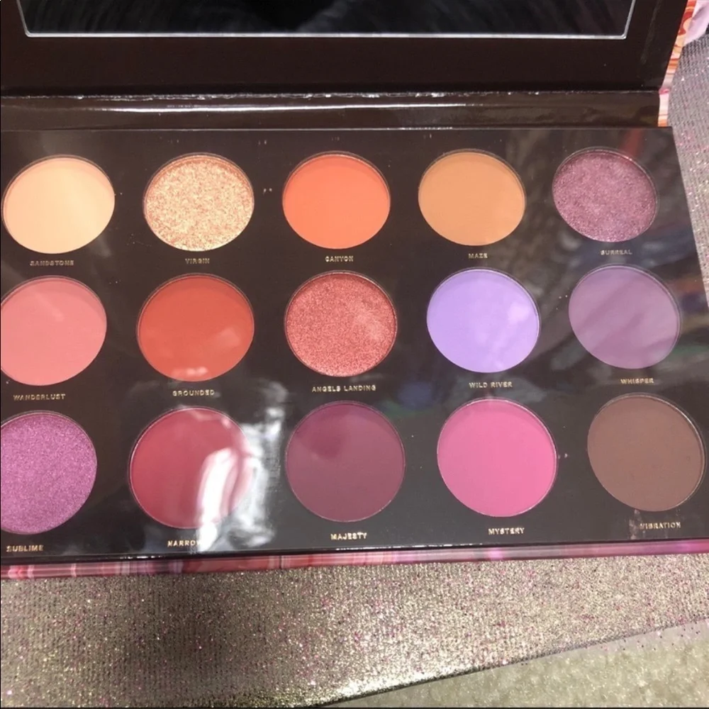 ✨ HIPDOT ZION Eyeshadow Palette